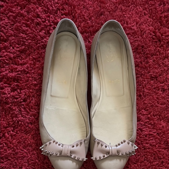 Christian Louboutin Cream Ballet Flats with Decorative Bow - Picture 3 of 5